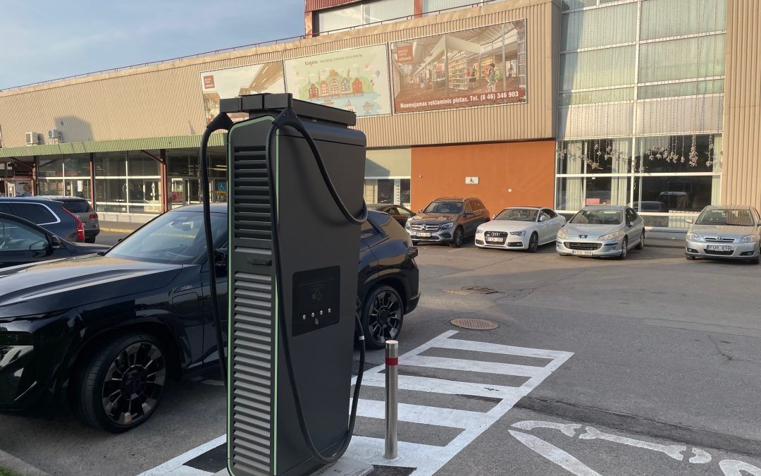 Naujajame ir Senajame turguose – elektromobilių įkrovimo stotelės